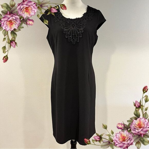 Elegant Black Lace Detail Dress - Picture 1 of 13